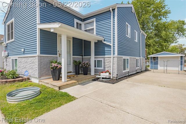 9136 Buckingham Street, White Lake, MI 48386