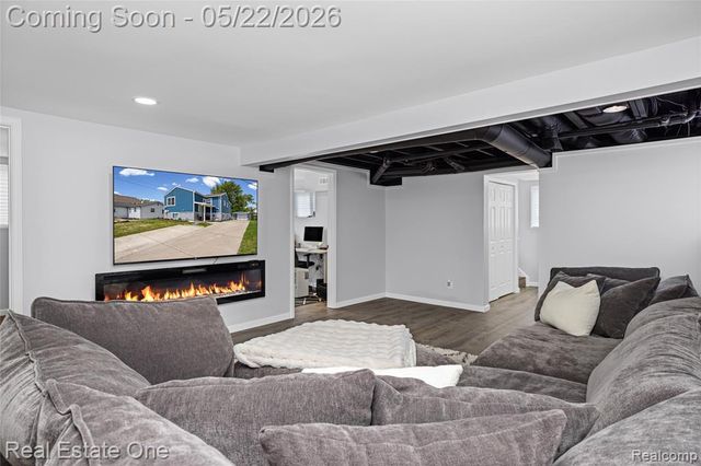 9136 Buckingham Street, White Lake, MI 48386