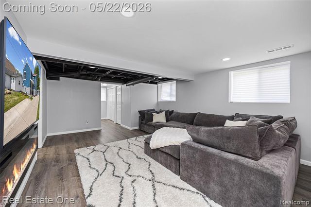 9136 Buckingham Street, White Lake, MI 48386