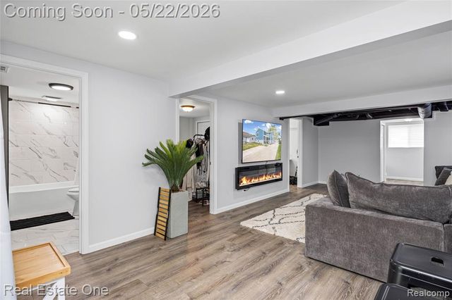 9136 Buckingham Street, White Lake, MI 48386