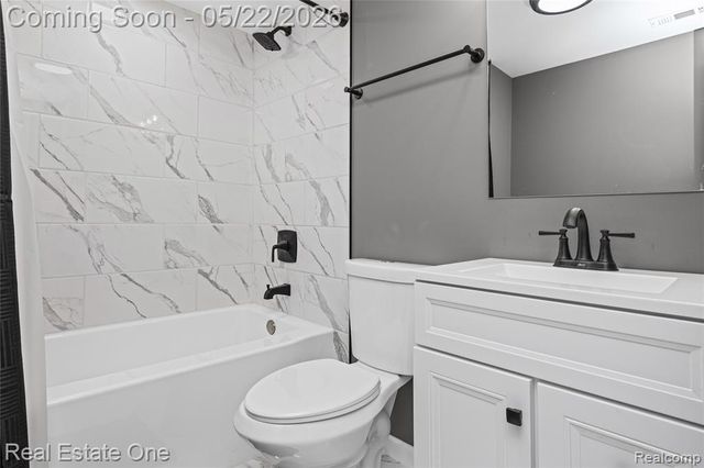 9136 Buckingham Street, White Lake, MI 48386