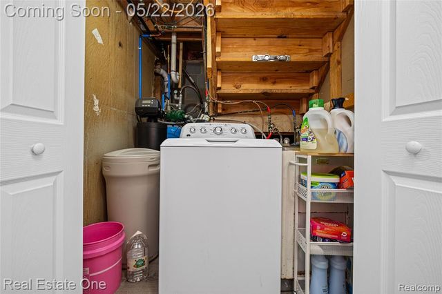 9136 Buckingham Street, White Lake, MI 48386