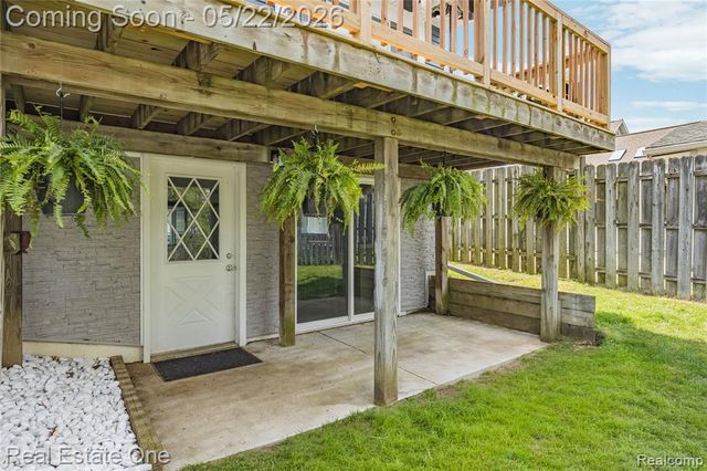 9136 Buckingham Street, White Lake, MI 48386