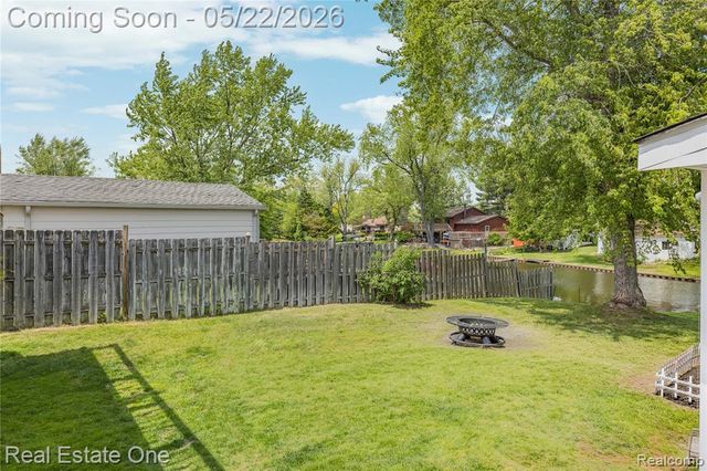 9136 Buckingham Street, White Lake, MI 48386