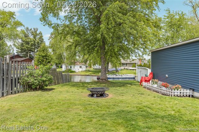 9136 Buckingham Street, White Lake, MI 48386