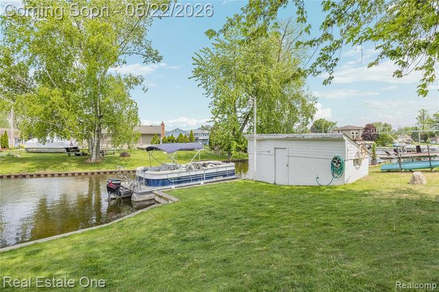 9136 Buckingham Street, White Lake, MI 48386