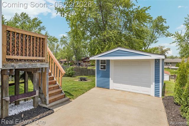 9136 Buckingham Street, White Lake, MI 48386