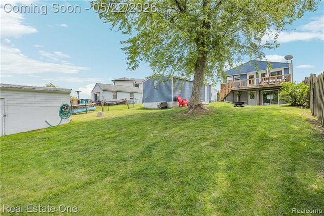 9136 Buckingham Street, White Lake, MI 48386