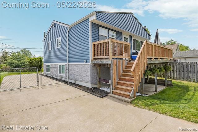 9136 Buckingham Street, White Lake, MI 48386