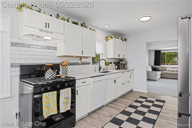9136 Buckingham Street, White Lake, MI 48386