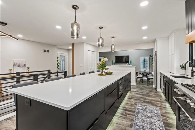 1800 NW 99th Court, Clive, IA 50325