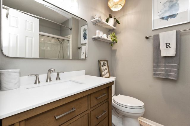 1800 NW 99th Court, Clive, IA 50325