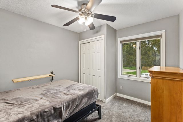 1800 NW 99th Court, Clive, IA 50325