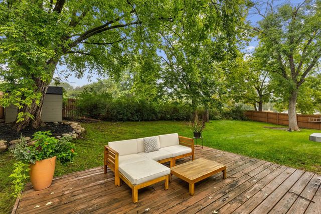 1800 NW 99th Court, Clive, IA 50325