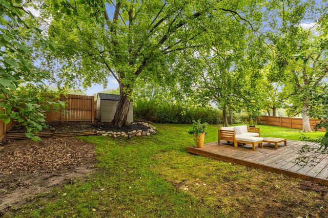 1800 NW 99th Court, Clive, IA 50325