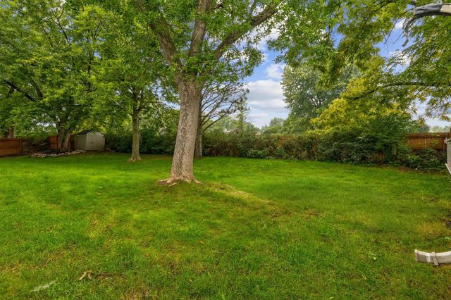 1800 NW 99th Court, Clive, IA 50325
