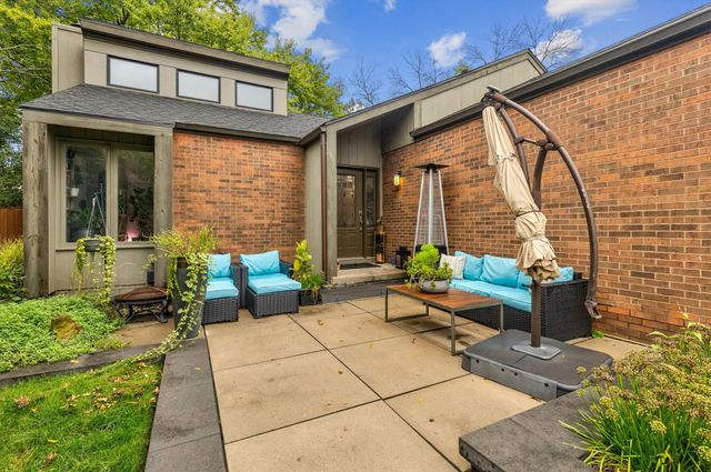 1800 NW 99th Court, Clive, IA 50325
