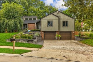 1800 NW 99th Court, Clive, IA 50325