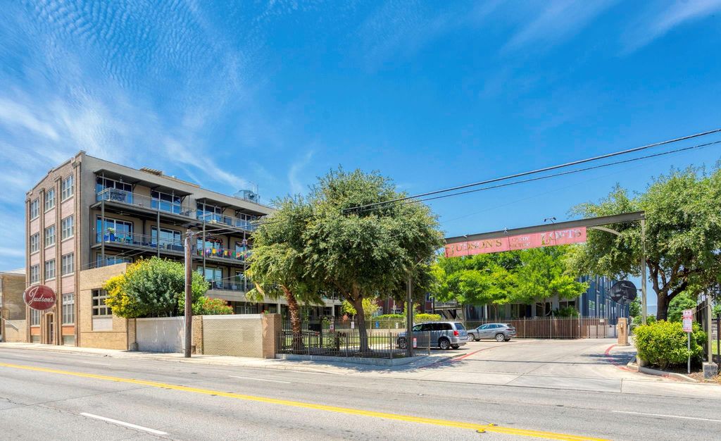 831 S Flores Street 2201, San Antonio, TX 78204
