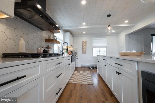 15 KENDALL BLVD, Oaklyn, NJ 08107