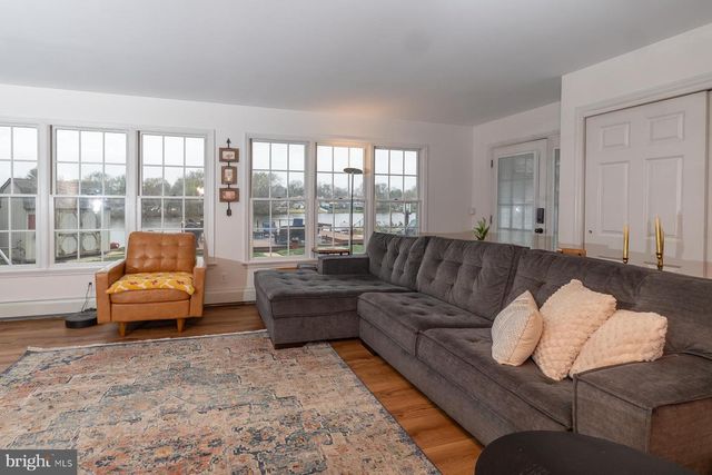 15 KENDALL BLVD, Oaklyn, NJ 08107