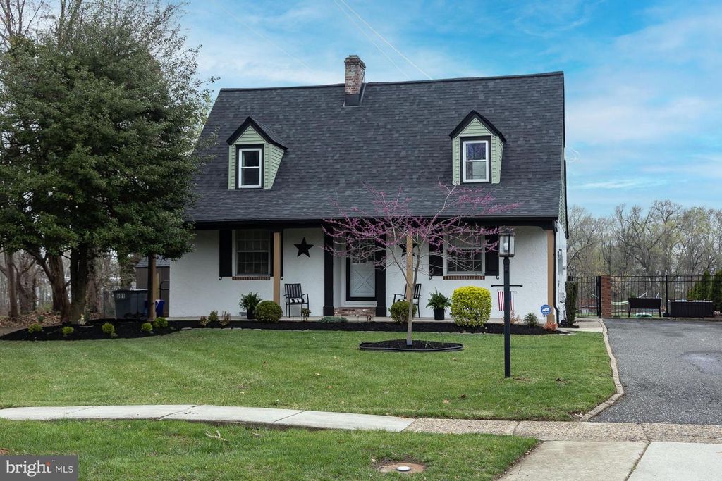 15 KENDALL BLVD, Oaklyn, NJ 08107