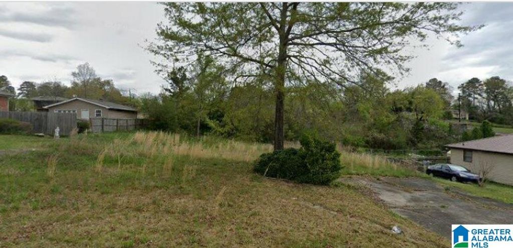 208 23RD TERRACE NW, Center Point, AL 35215