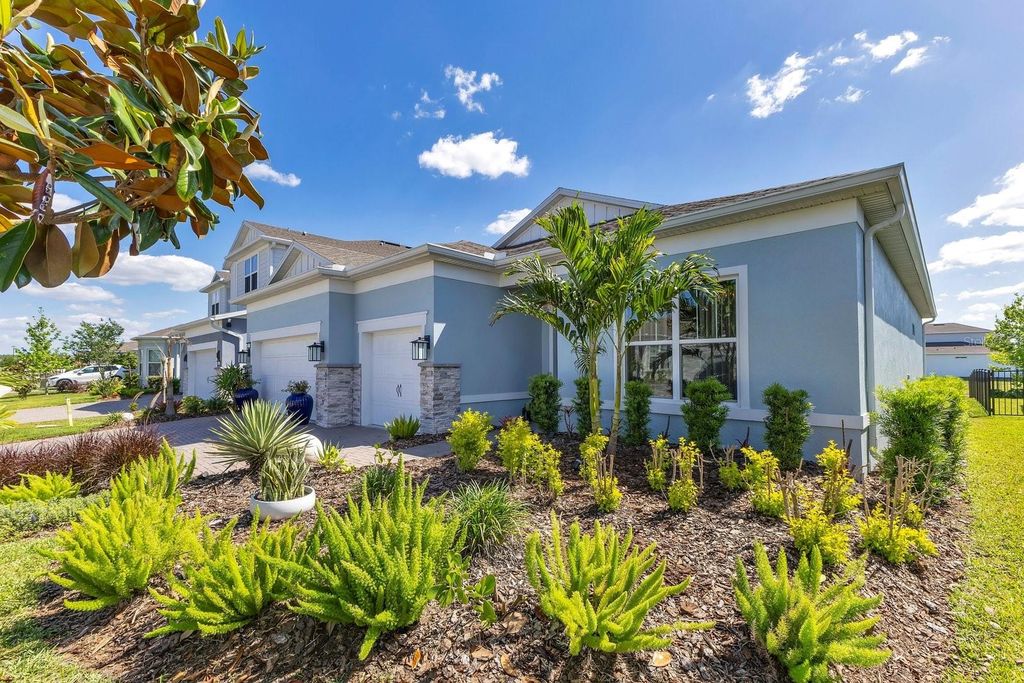 Image 2 of property listing at 13831 TYBEE BEACH LANE, Orlando, FL 32827
