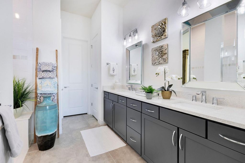 Image 24 of property listing at 13831 TYBEE BEACH LANE, Orlando, FL 32827