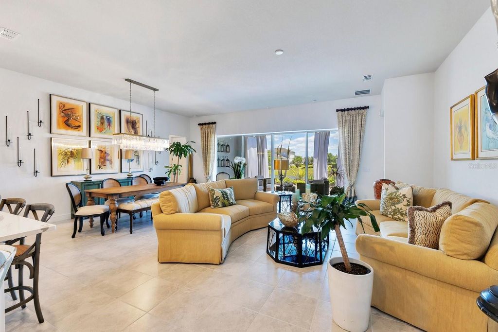 Image 7 of property listing at 13831 TYBEE BEACH LANE, Orlando, FL 32827