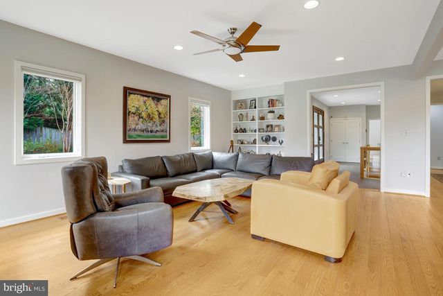 4715 38TH ST N, Arlington, VA 22207