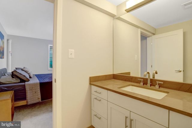 4715 38TH ST N, Arlington, VA 22207