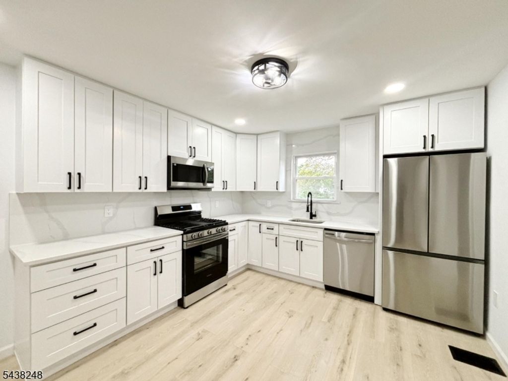 121 Henderson St, Phillipsburg Town, NJ 08865