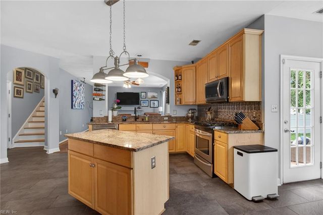 3872 River Oak CIR, Virginia Beach, VA 23456
