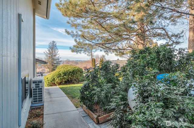 1103 S Skyline Drive, Moses Lake, WA 98837