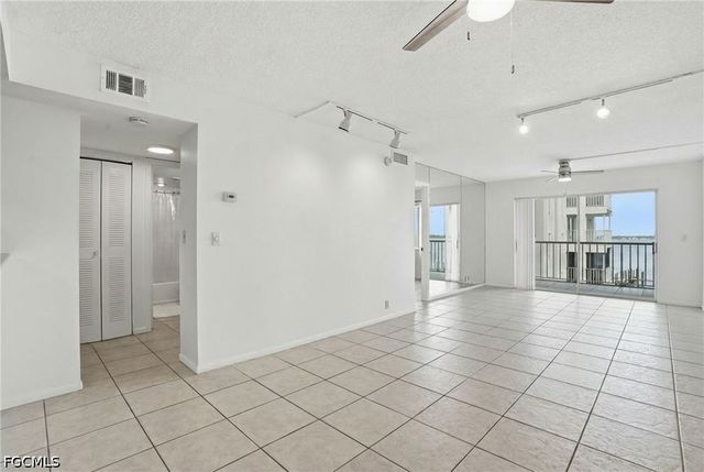 2885 Palm Beach BLVD 301, Fort Myers, FL 33916