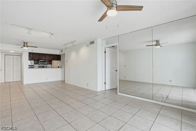 2885 Palm Beach BLVD 301, Fort Myers, FL 33916