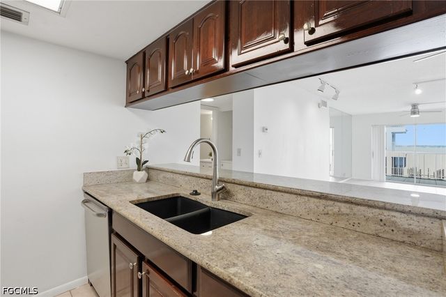 2885 Palm Beach BLVD 301, Fort Myers, FL 33916