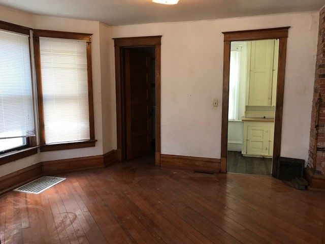 905 E Burlington Street, Iowa City, IA 52240