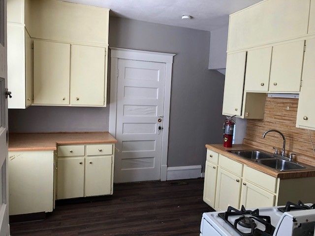 905 E Burlington Street, Iowa City, IA 52240