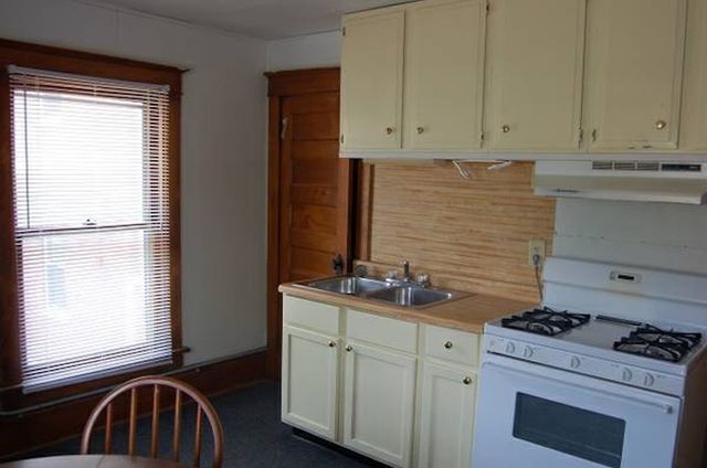 905 E Burlington Street, Iowa City, IA 52240