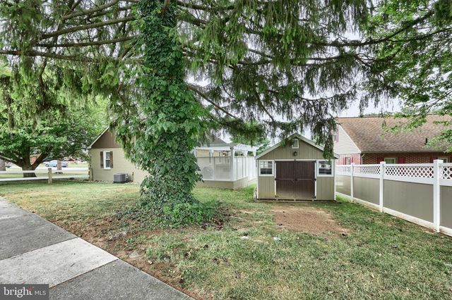 215 N STEPHEN PL, Hanover, PA 17331