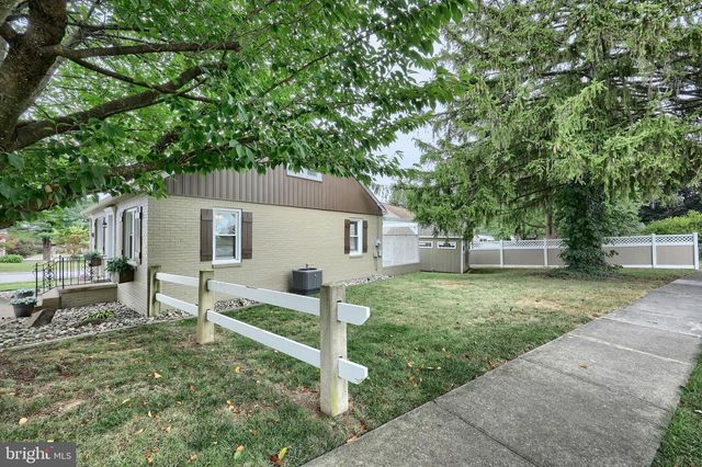 215 N STEPHEN PL, Hanover, PA 17331
