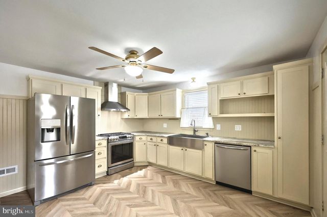 215 N STEPHEN PL, Hanover, PA 17331