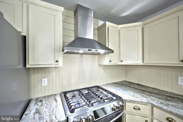 215 N STEPHEN PL, Hanover, PA 17331