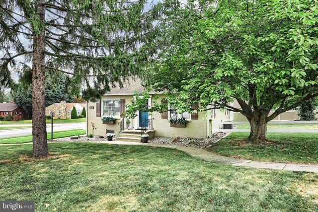 215 N STEPHEN PL, Hanover, PA 17331