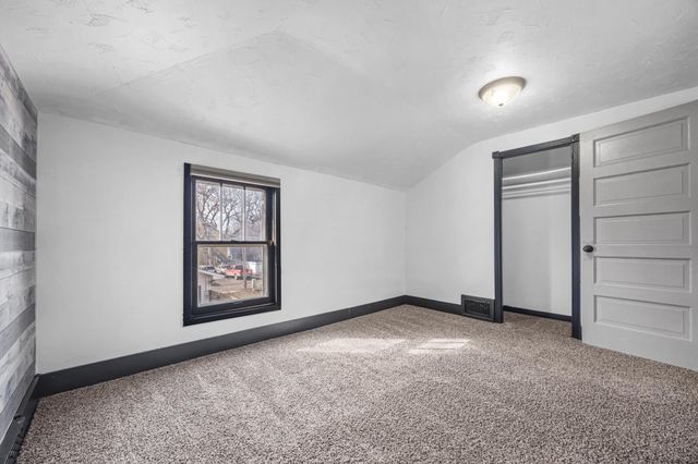 722 7th Street N, Fargo, ND 58102