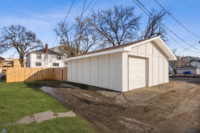 722 7th Street N, Fargo, ND 58102