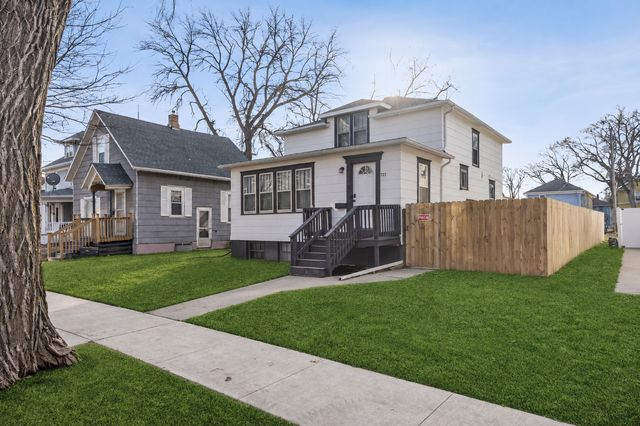 722 7th Street N, Fargo, ND 58102