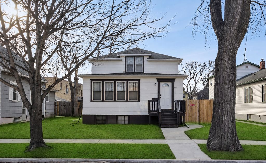 722 7th Street N, Fargo, ND 58102